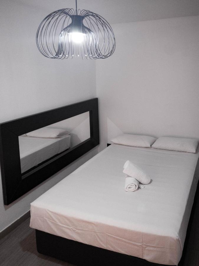 Hostal Andrea Madrid Buitenkant foto