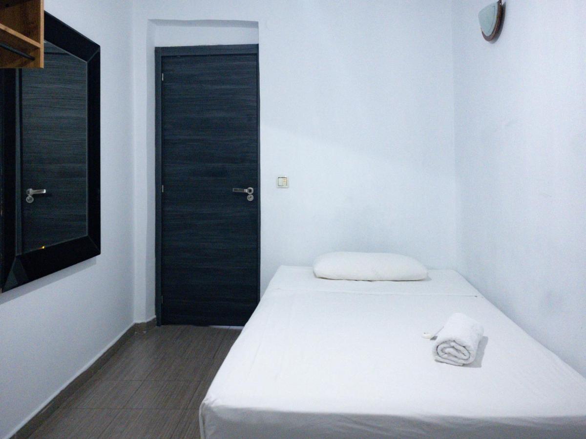Hostal Andrea Madrid Buitenkant foto